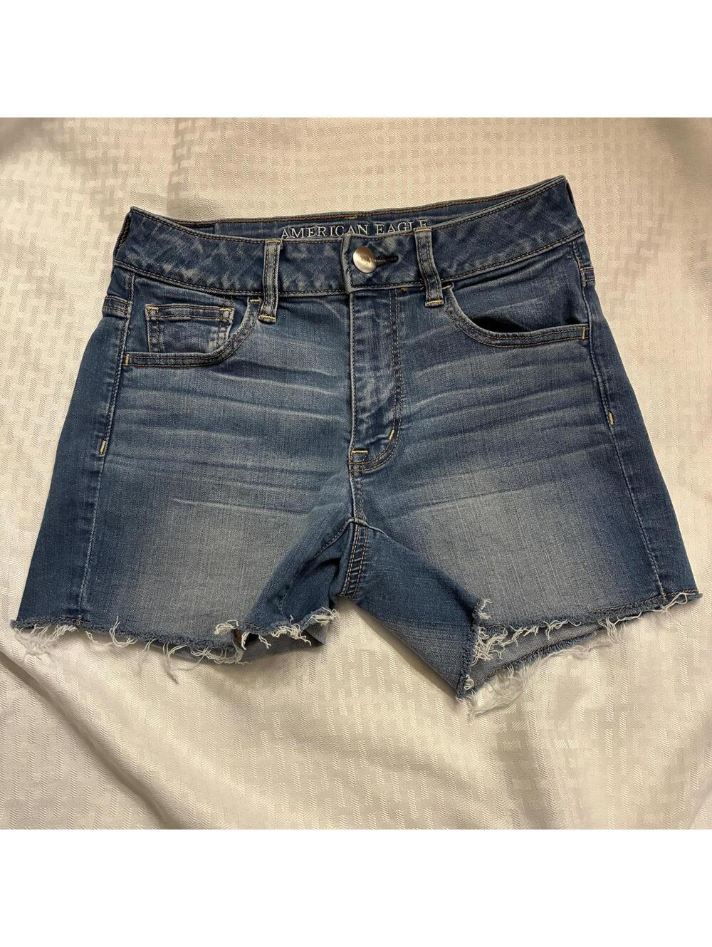 American Eagle Womans Sz4 Hi-Rise Shortie Aeo Denim Med Wash Raw Hem Shorts